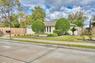 16327 Blackhawk Blvd, Friendswood, TX 77546 - Photo 27
