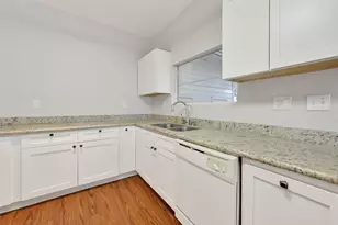 416 S Hardie St, Alvin, TX 77511 - Photo 15