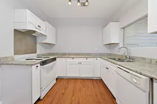 416 S Hardie St, Alvin, TX 77511 - Photo 13