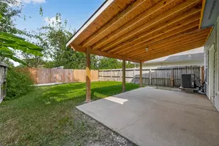 8253 Fuqua Gardens Dr, Houston, TX 77075 - Photo 35