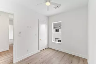 7558 Dyer St, Houston, TX 77088 - Photo 17