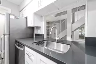 5528 Beverly Hill St, Houston, TX 77056 - Photo 9