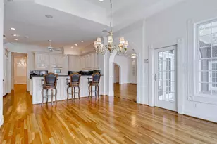 10713 Greenwillow St, Houston, TX 77035 - Photo 11