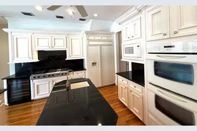 10713 Greenwillow Street, Houston, TX 77035 - Photo 13