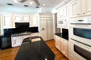 10713 Greenwillow St, Houston, TX 77035 - Photo 13