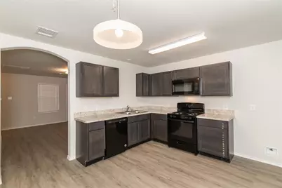 8630 Doris Oaks Circle, Houston, TX 77028 - Photo 3