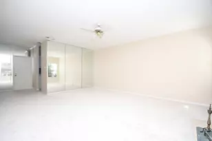 9800 Pagewood Ln, Houston, TX 77042 - Photo 11