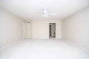 9800 Pagewood Ln, Houston, TX 77042 - Photo 13