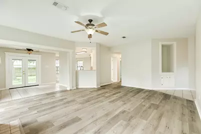 105 Washington Avenue, Clute, TX 77531 - Photo 5