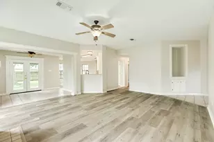 105 Washington Ave, Clute, TX 77531 - Photo 5