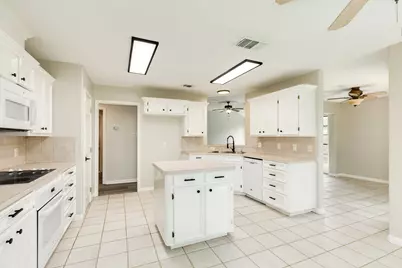 105 Washington Avenue, Clute, TX 77531 - Photo 9
