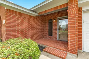 105 Washington Ave, Clute, TX 77531 - Photo 3