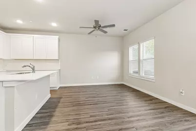 313 N Centro Circle, Shenandoah, TX 77385 - Photo 5
