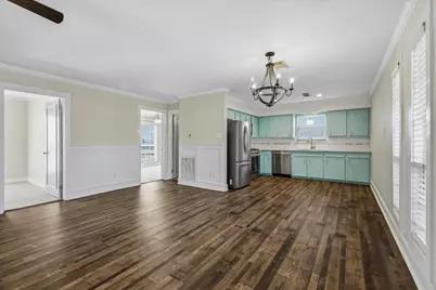 606 Warsaw St, Bayou Vista, TX 77563 - Photo 11