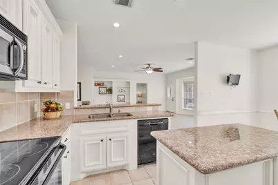 147 April Waters Drive W, Conroe, TX 77356 - Photo 33