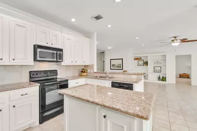 147 April Waters Drive W, Conroe, TX 77356 - Photo 35