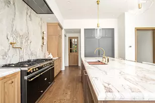 521 Trails End St, Houston, TX 77024 - Photo 9