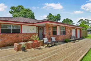 523 Oakdale Ave, Shoreacres, TX 77571 - Photo 1