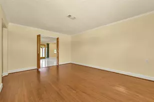 523 Oakdale Ave, Shoreacres, TX 77571 - Photo 3