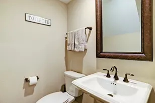 31 E Breezy Way, The Woodlands, TX 77380 - Photo 13