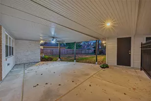 902 Kingsbridge Rd, Houston, TX 77073 - Photo 9