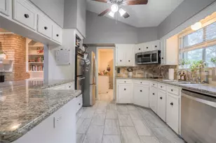 404 River Oaks Dr, Huntsville, TX 77340 - Photo 11