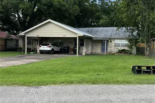 417 North St, Columbus, TX 78934 - Photo 1