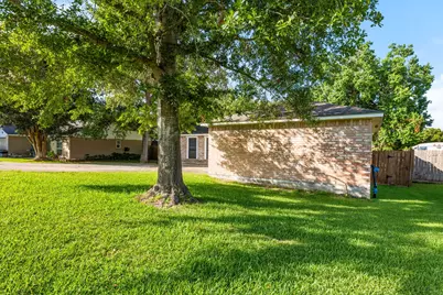 12799 Lake Conroe Hills Drive, Willis, TX 77318 - Photo 3