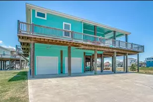 922 Palm Ridge Dr, Crystal Beach, TX 77650 - Photo 1