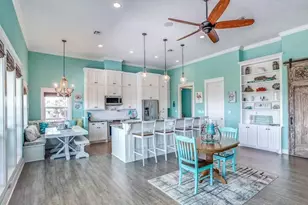 922 Palm Ridge Dr, Crystal Beach, TX 77650 - Photo 5