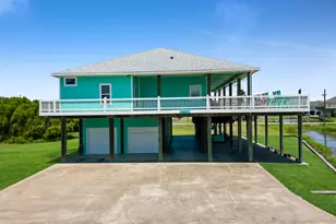 922 Palm Ridge Dr, Crystal Beach, TX 77650 - Photo 1
