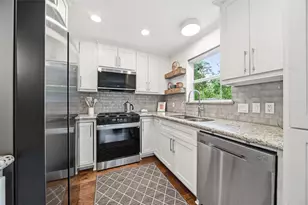 20 Green Haven Dr, The Woodlands, TX 77381 - Photo 11