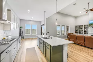 10015 Goliad Dr, Mont Belvieu, TX 77523 - Photo 17