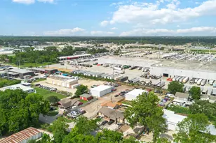 8021 Berwyn Dr, Houston, TX 77037 - Photo 9