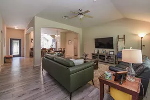 203 Summer Pine Ct, Conroe, TX 77304 - Photo 5