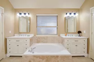 4606 Russett Ln, Sugar Land, TX 77479 - Photo 13