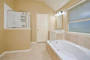 4606 Russett Ln, Sugar Land, TX 77479 - Photo 11