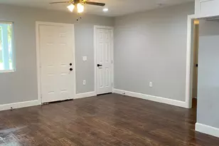 5502 Heron Dr, Houston, TX 77033 - Photo 19