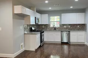 5502 Heron Dr, Houston, TX 77033 - Photo 5