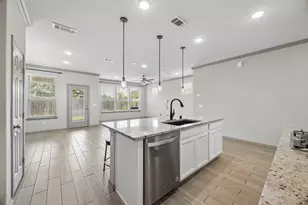 1903 Monaco Memorial Ln, Houston, TX 77043 - Photo 9
