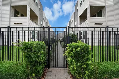 2719 Clinton Drive, Houston, TX 77020 - Photo 47