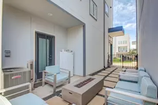 8411 Hempstead Rd, Houston, TX 77008 - Photo 9