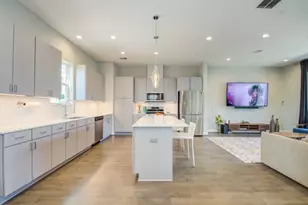 8411 Hempstead Rd, Houston, TX 77008 - Photo 23