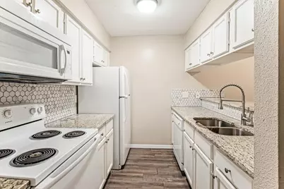 7313 Gulf Freeway #403, Houston, TX 77017 - Photo 9