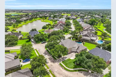 212 Falcon Lake Circle, Friendswood, TX 77546 - Photo 43