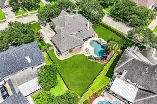 212 Falcon Lake Cir, Friendswood, TX 77546 - Photo 41