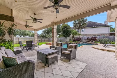 212 Falcon Lake Circle, Friendswood, TX 77546 - Photo 5