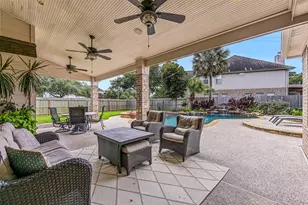 212 Falcon Lake Cir, Friendswood, TX 77546 - Photo 5