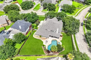 212 Falcon Lake Cir, Friendswood, TX 77546 - Photo 43
