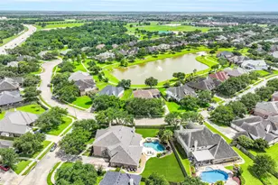 212 Falcon Lake Cir, Friendswood, TX 77546 - Photo 45